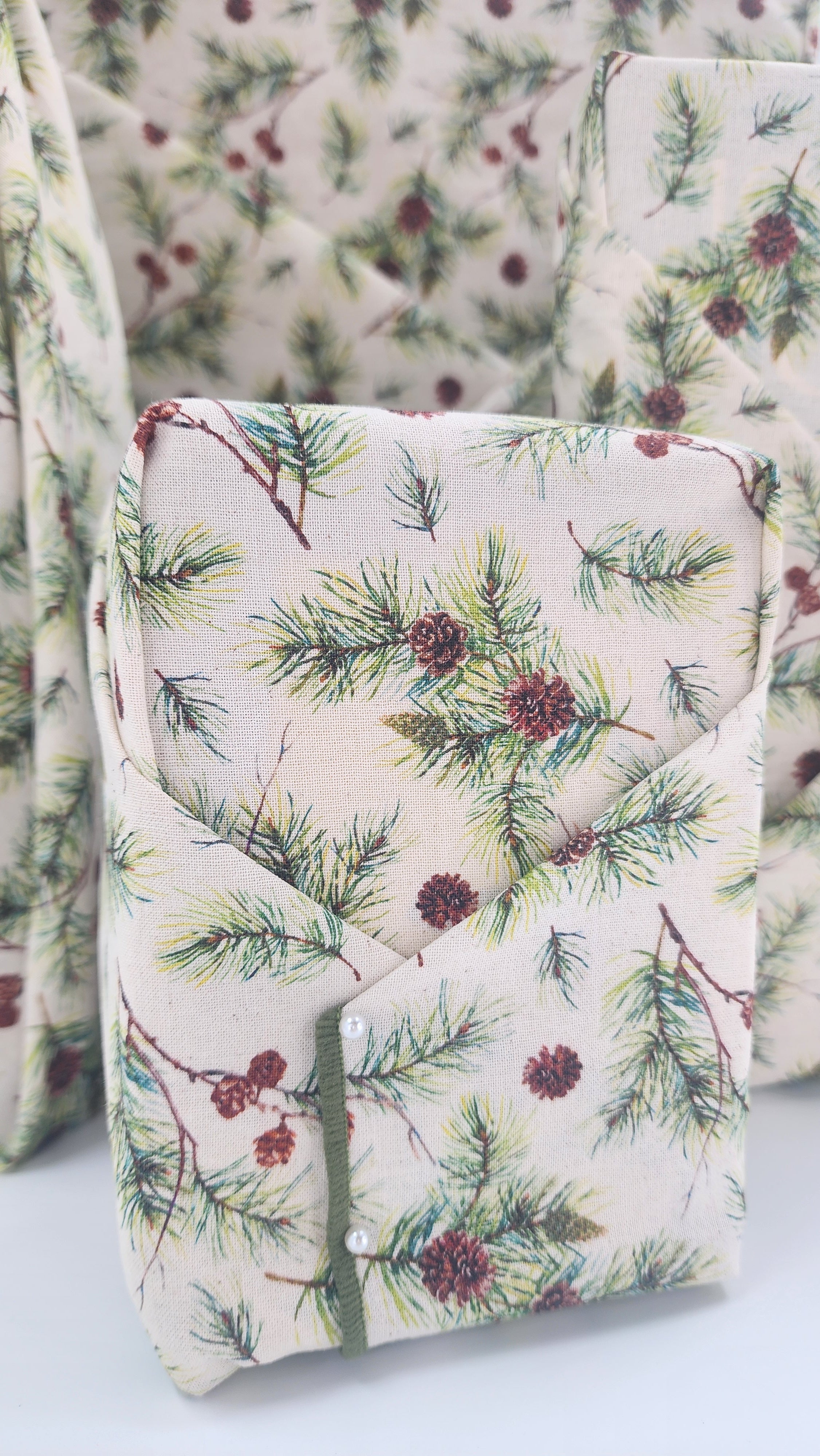Nadarrach Giuthas na Nollaige - 4 Furoshiki Gift Wraps