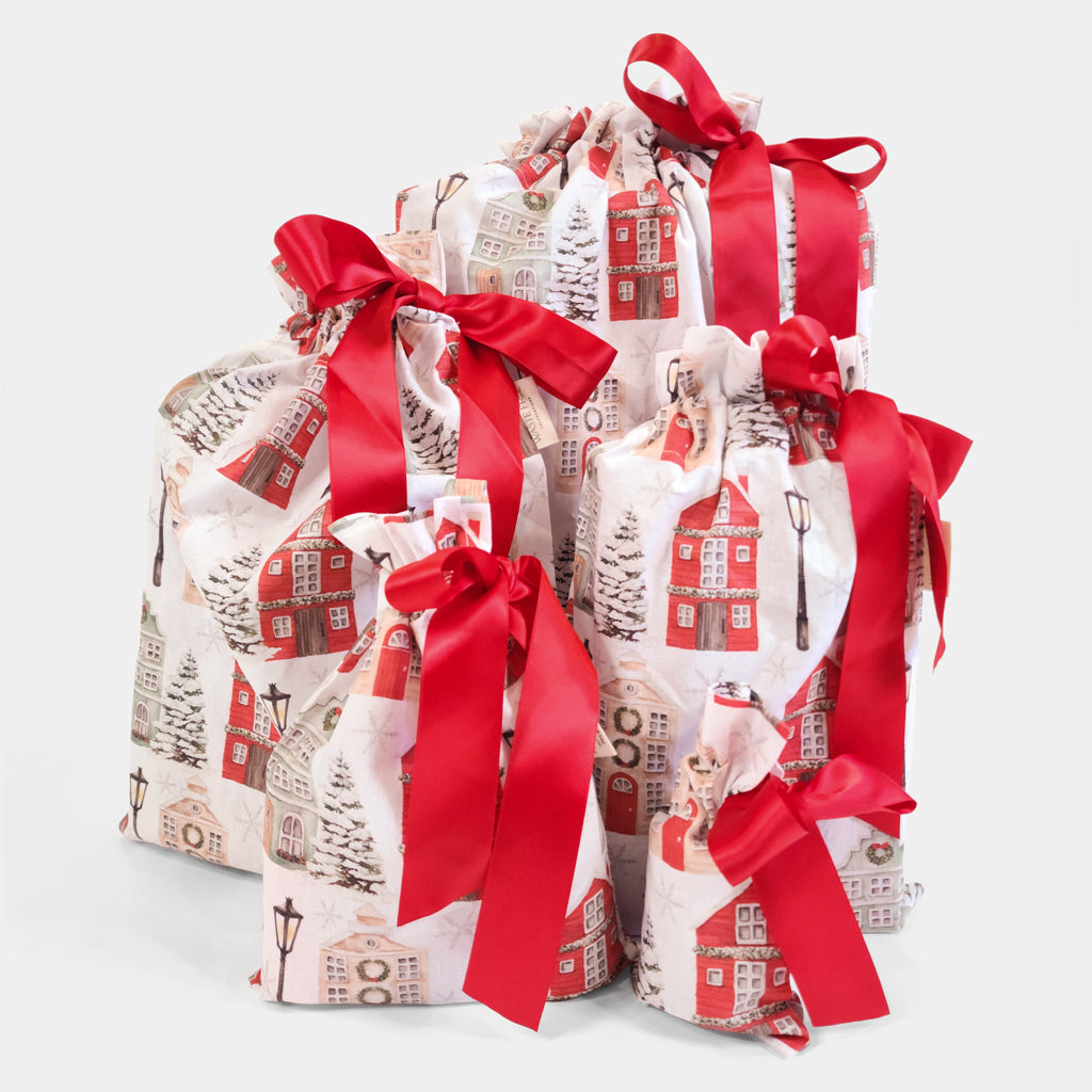 Set of 5 reusable gift bags. Red and white Christmas cottages design. 