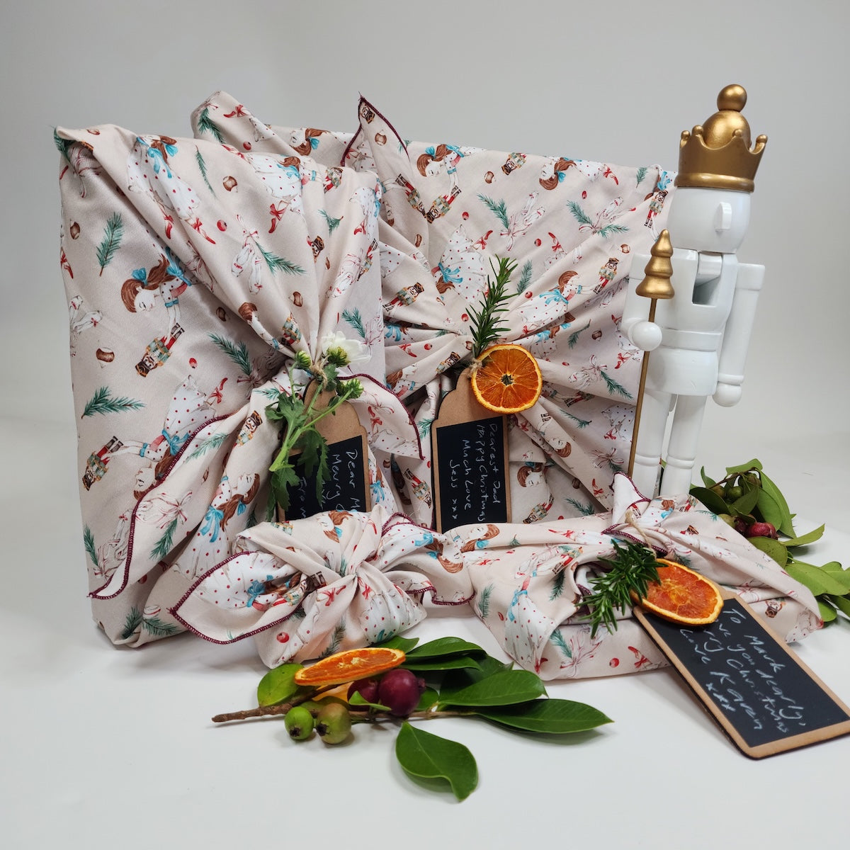 Nutcracker Clara Tanzt - 4 Furoshiki Gift Wraps