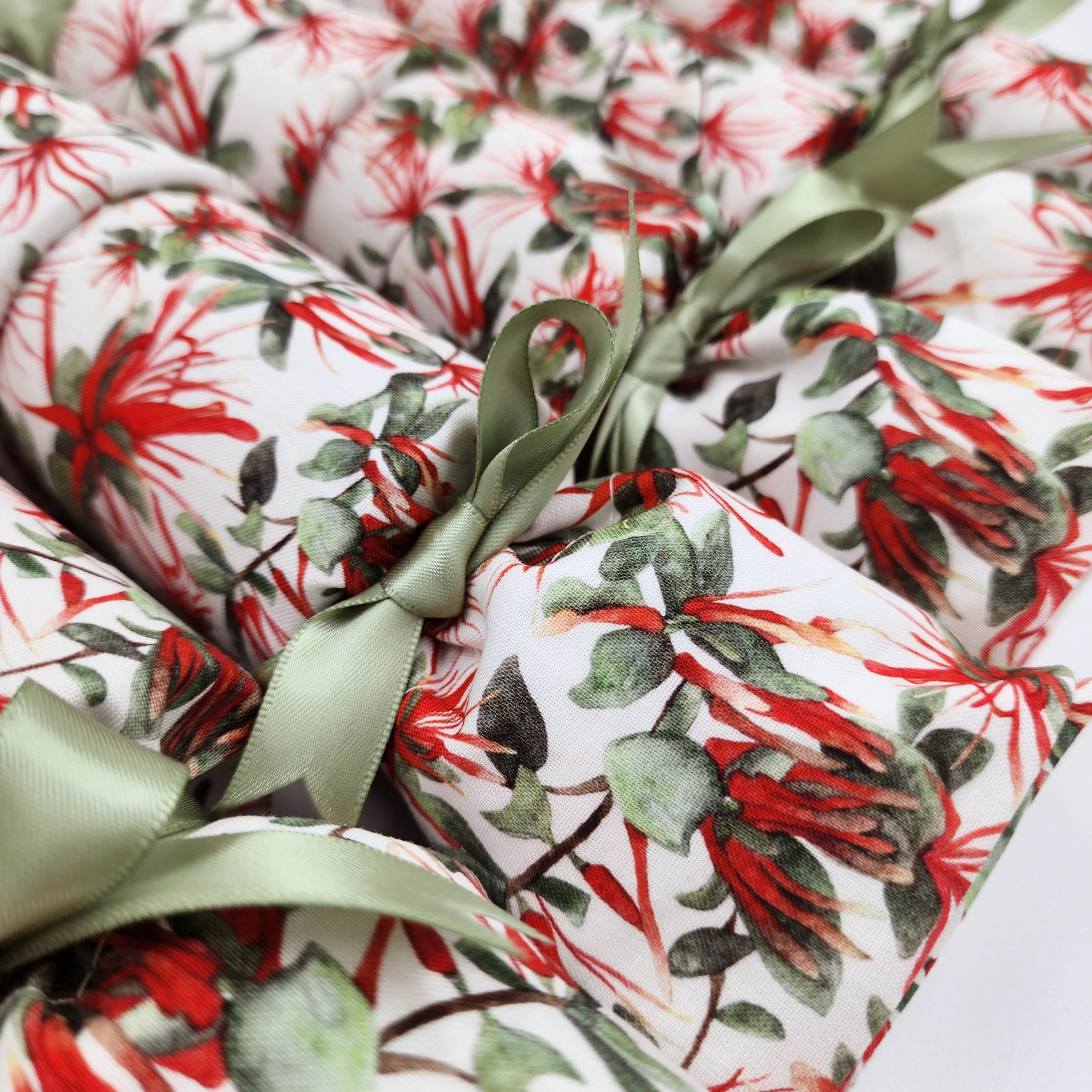 NZ Mistletoe (6 Reusable Christmas Crackers)