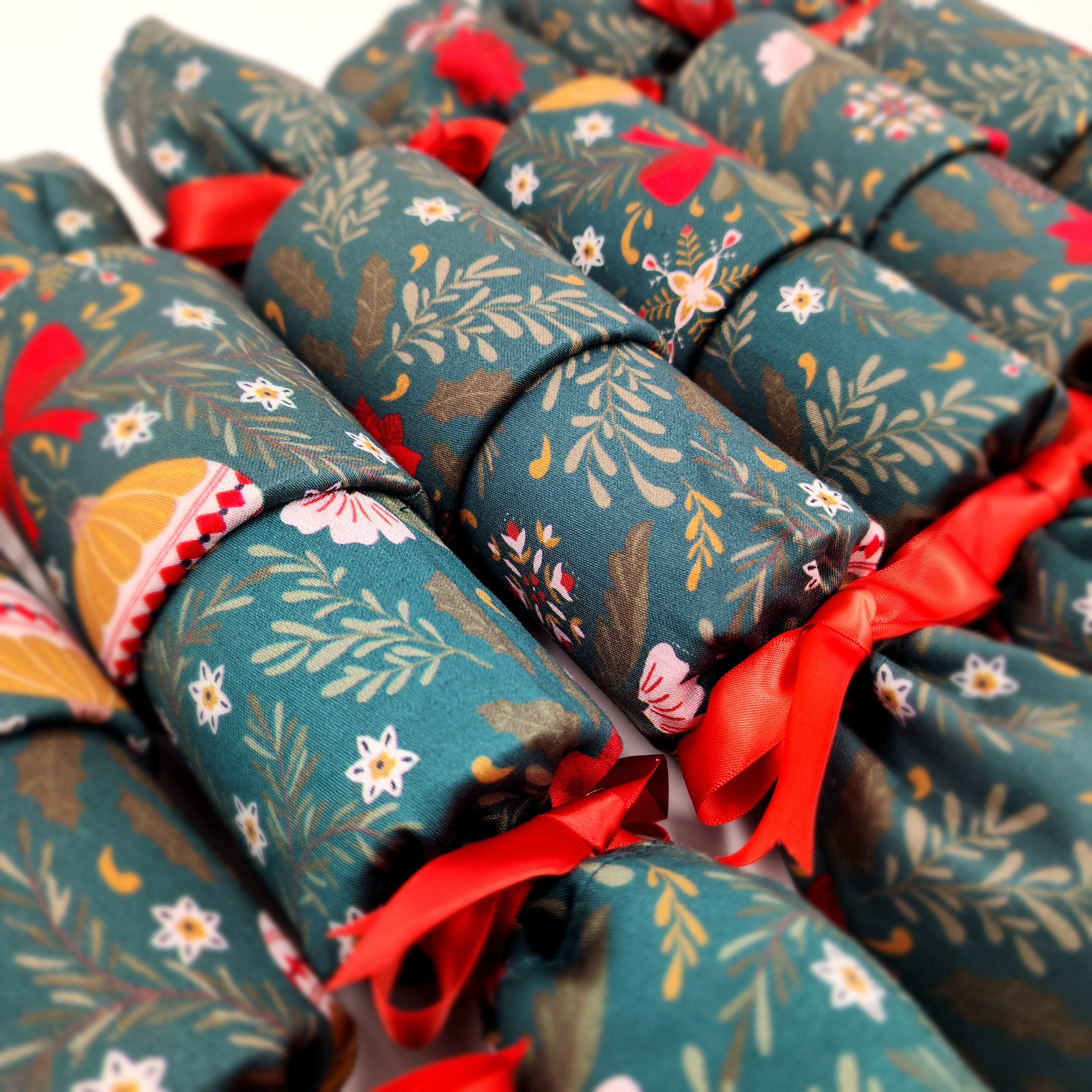 Noel (6 Reusable Christmas Crackers)