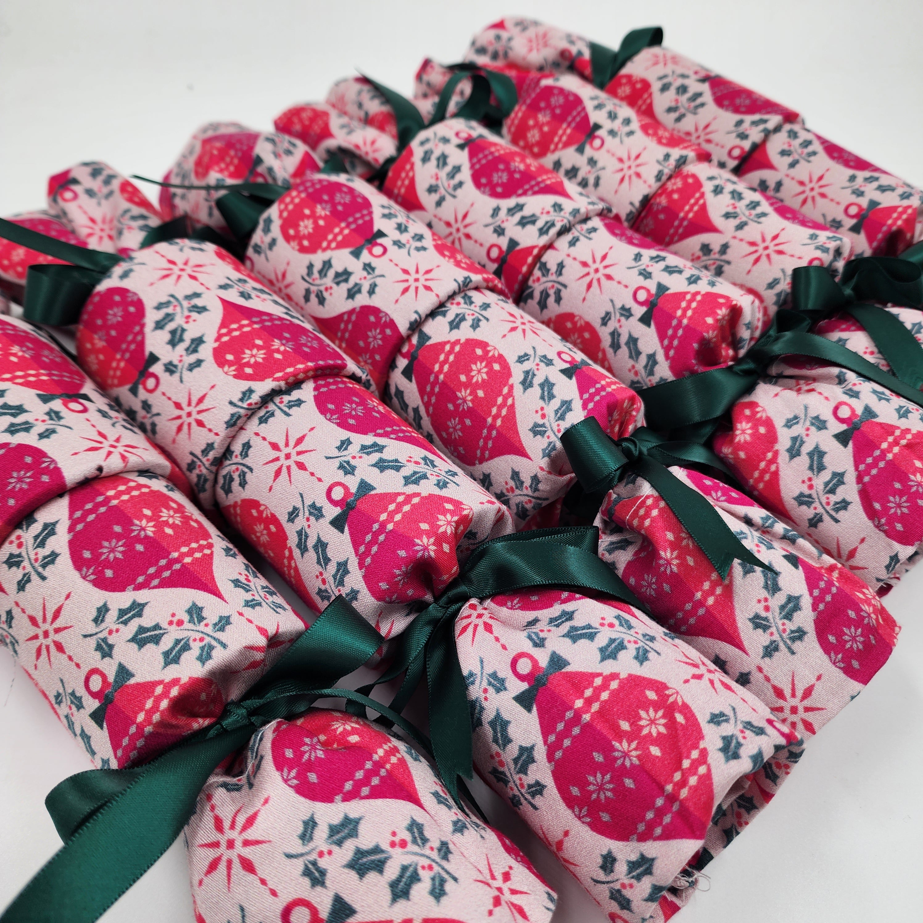 Pink Baubles (6 Reusable Christmas Crackers)