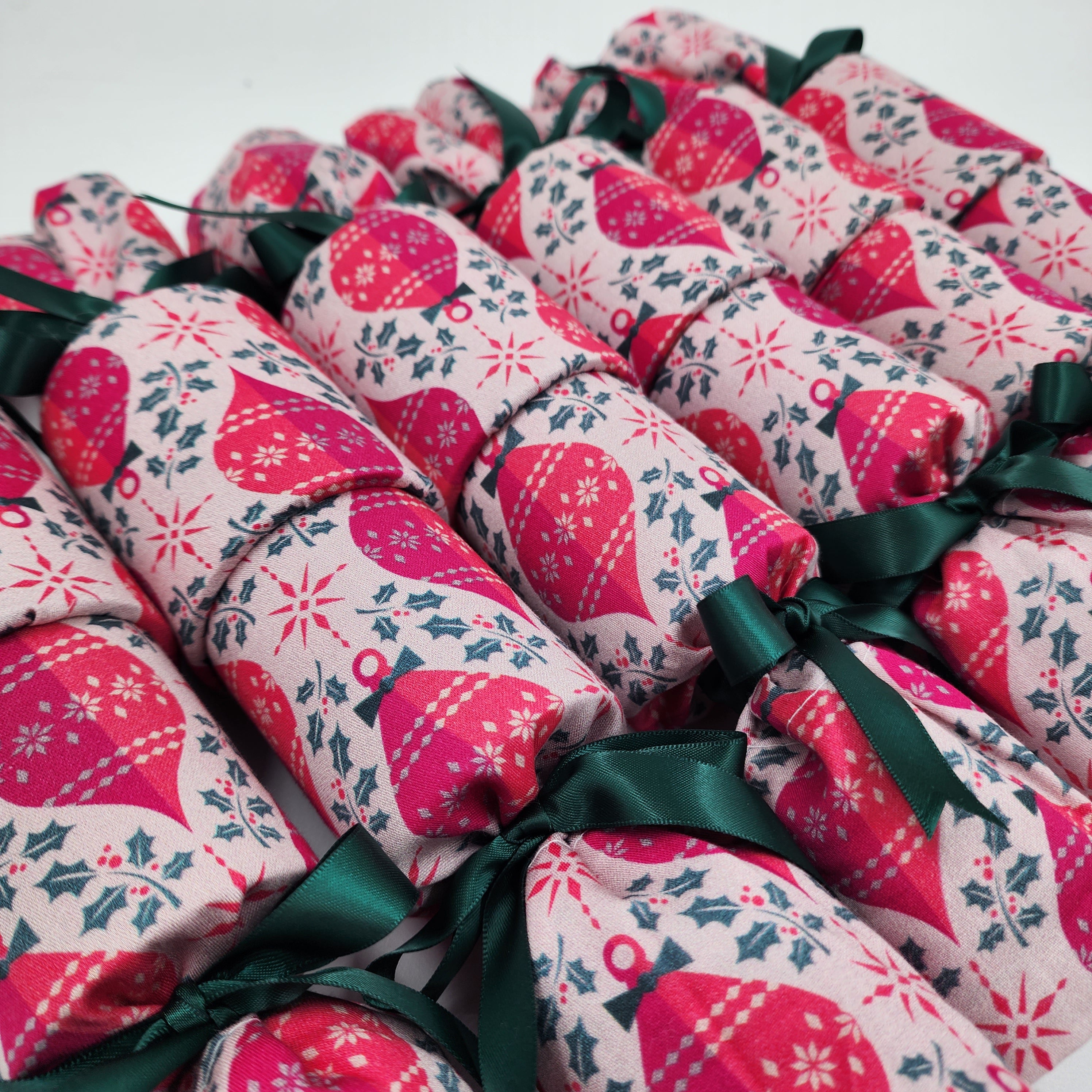 Pink Baubles (6 Reusable Christmas Crackers)