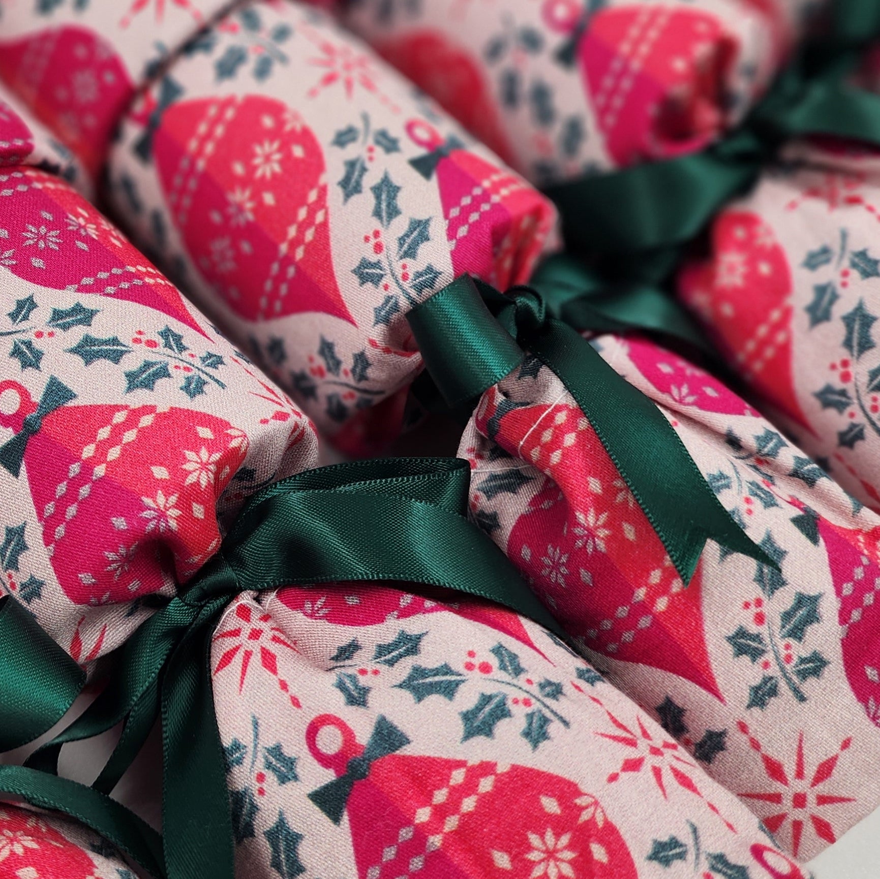 Pink Baubles (6 Reusable Christmas Crackers)