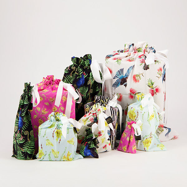 Set of ten reusable Christmas gift bags in Mixed Kiwiana. This set comes in a variety of kiwiana fabrics, with all bags tied with a white satin ribbon.