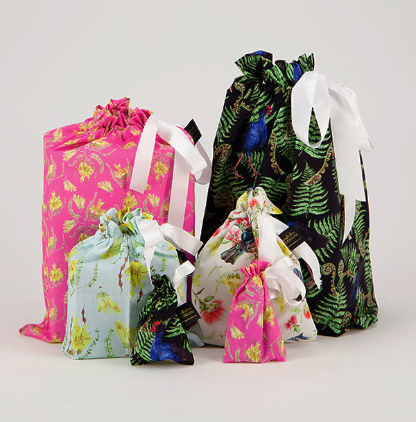 Set of five reusable Christmas gift bags in Mixed Kiwiana. This set comes in a variety of kiwiana fabrics, with all bags tied with a white satin ribbon.